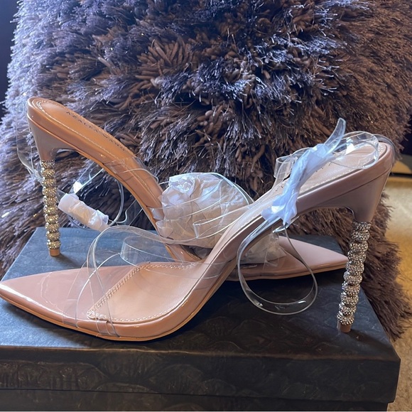 Nude Heels - Picture 4 of 9